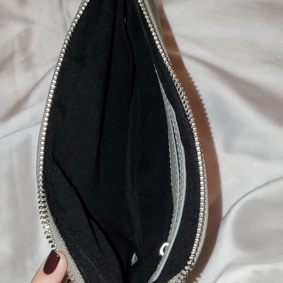 Grey wristlet - Picture 3 of 3